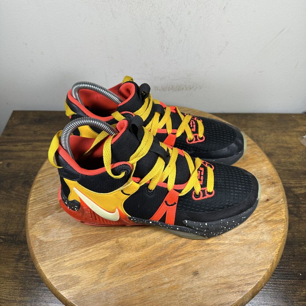 Nike LeBron Witness 7 Shoes Womens Size 7 Basketball DQ8650-001
